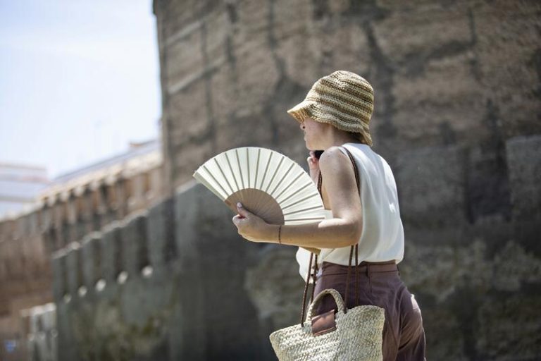 La ola de calor activa mañana las alertas en 24 provincias