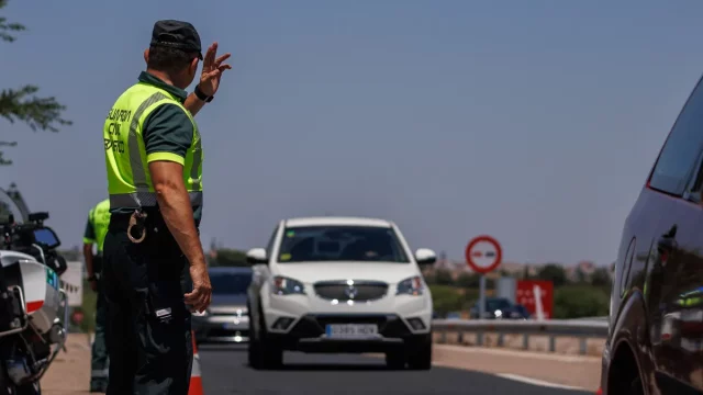 Así Puedes Identificar Los Coches Camuflados De La Dgt