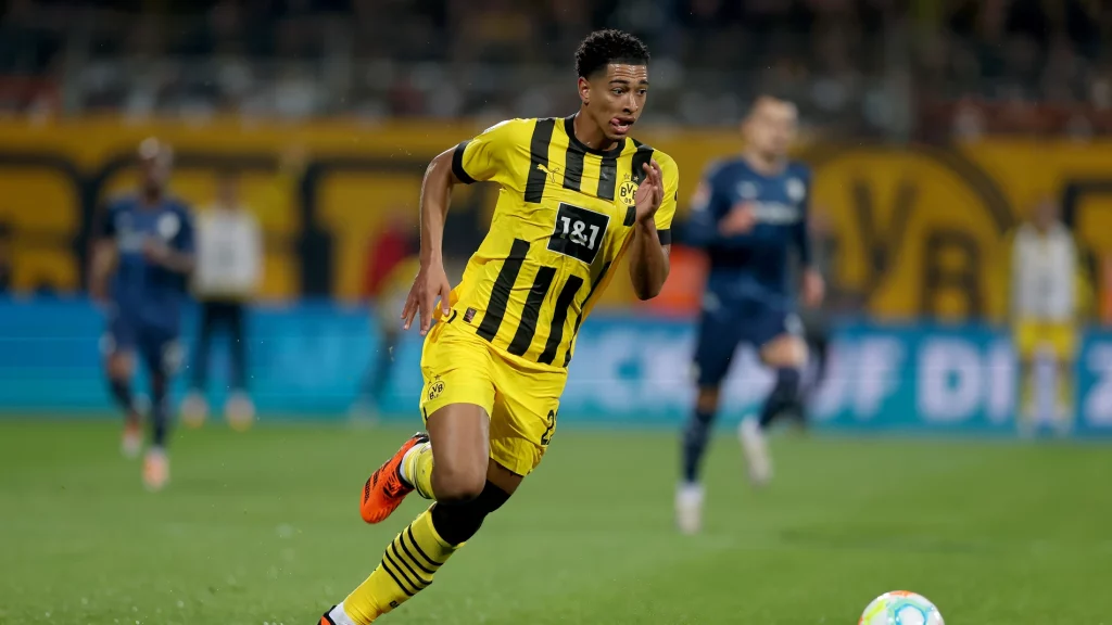 Bellingham: todo lo que puede aportar su fichaje al Real Madrid 12 Bellingham tiene los condimentos de varios jugadores en uno