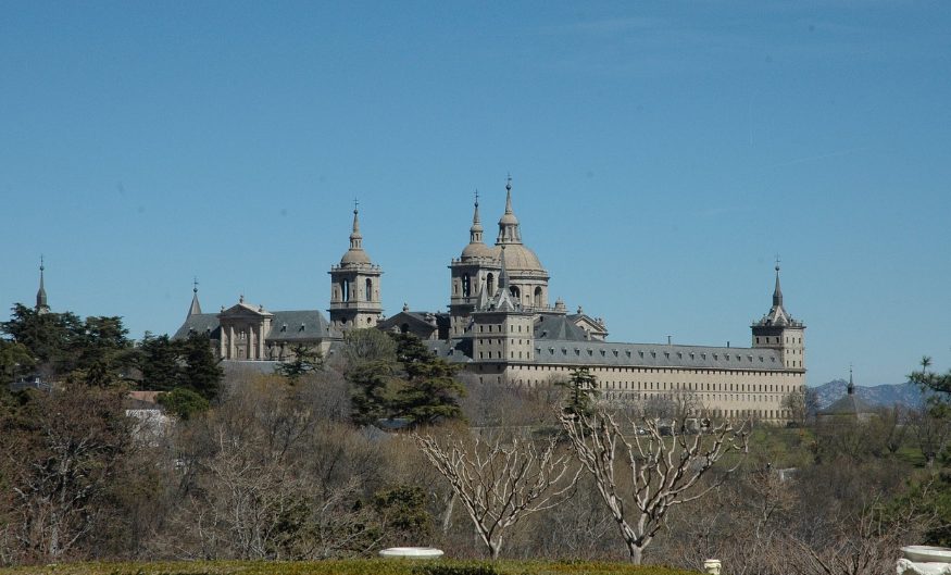 El Escorial leyendas y misterios que debes conocer antes de visitarlo