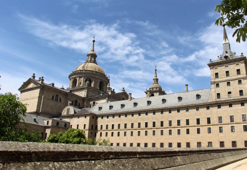 El Escorial leyendas y misterios que debes conocer antes de visitarlo