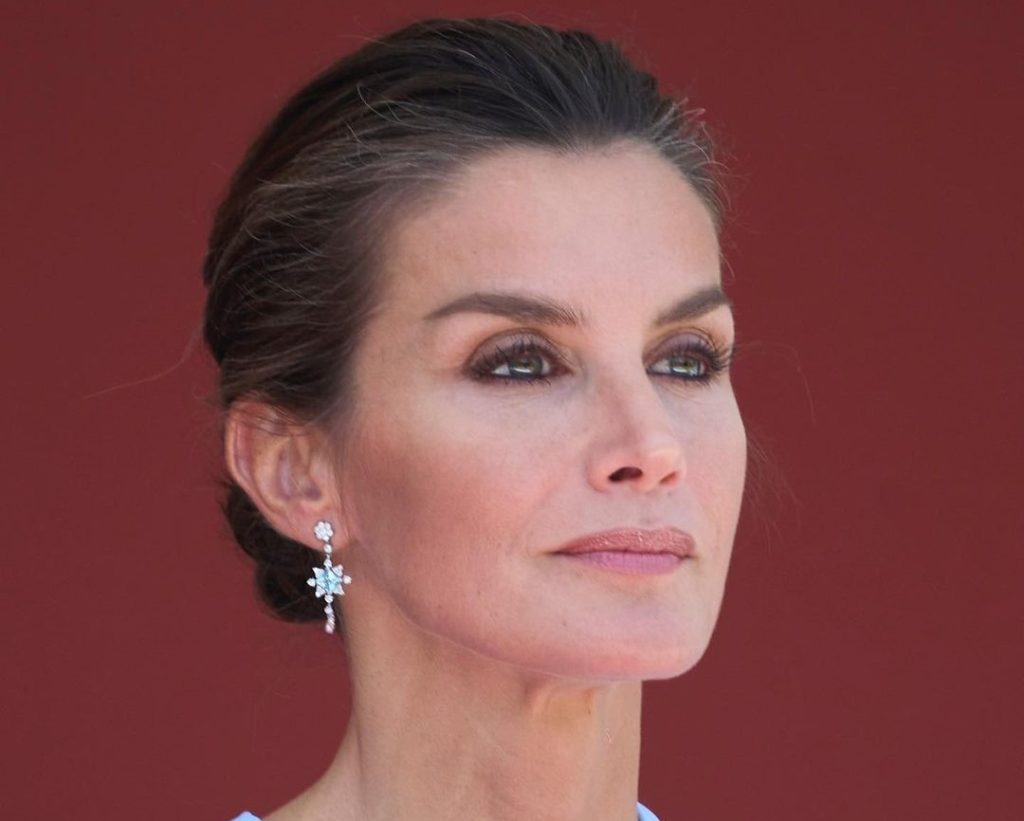 El Truco Para Lucir Las Canas Con El Mismo Estilo Que La Reina Letizia 104 Las Canas Que La Reina Letizia Sabe Lucir Con Mucho Estilo