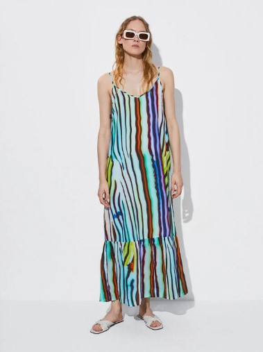 Vestido Corto Con Cuello Halter De La Colección De Parfois En Rebaja