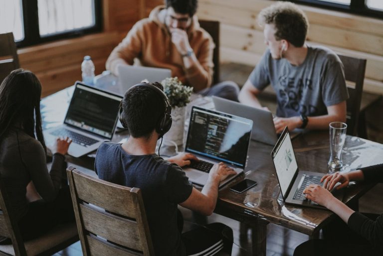 Los estudiantes españoles son los segundos con más competencias digitales del mundo, según Coursera