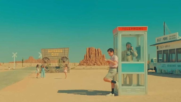 ‘Asteroid City’ quizás es demasiado Wes Anderson