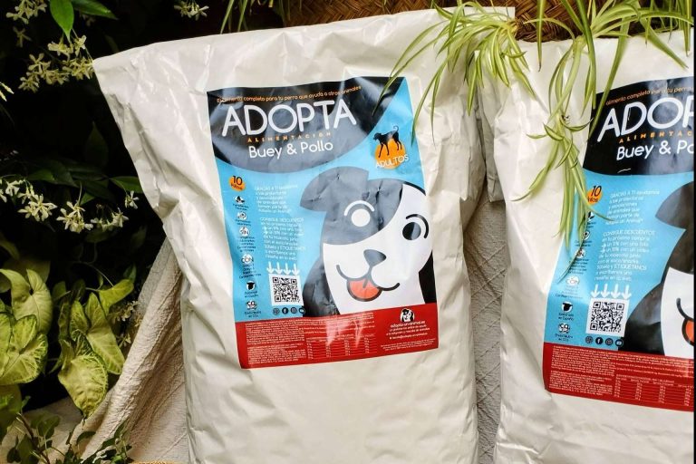 Uno de los mejores pienso de mantenimiento para perros adultos de buey y pollo y ayuda a protectoras de animales con cada compra