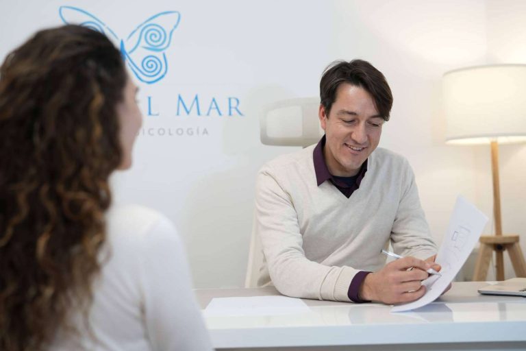 Realizar un Máster de Psicología Clínica por menos de 1.000 euros en la Asociación Española de Psicología Sanitaria