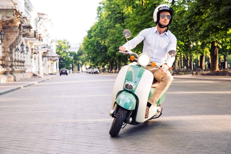 Recomendaciones para elegir autoescuela en Madrid para el carnet de moto A2