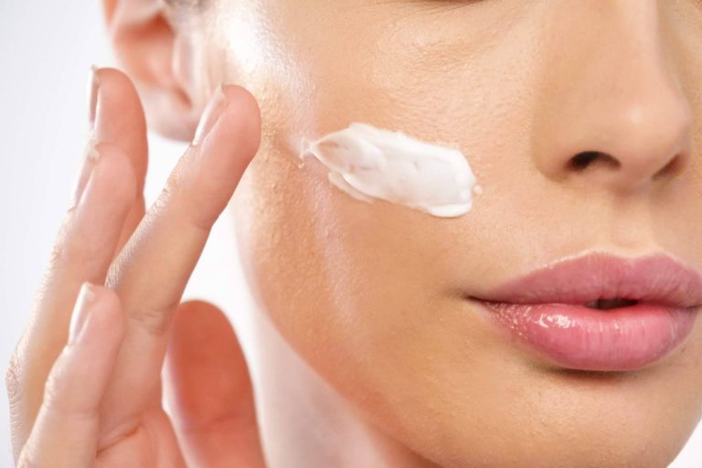 Máxima hidratación con la crema CERAVE disponible en Farmacia Laura Garín