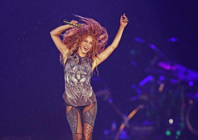 El Truco Secreto De Shakira Para Parecer Más Alta En Los Selfies