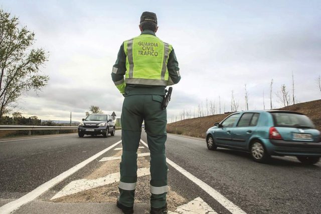 Precaución: La Dgt Te Multará Con 200 Euros Si No Cumples Esta Norma