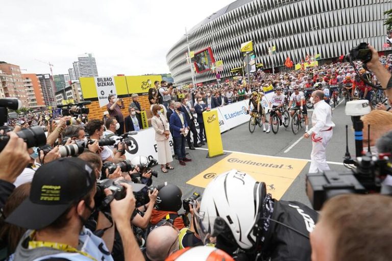 Bilbao da el pistoletazo de salida a la 110 edición del Tour, que recorre Vizcaya en su primera etapa