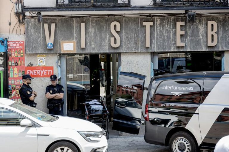 La Policía busca al atracador que mató a la dueña de una tienda de Tirso de Molina (Madrid) y huyó con el dinero