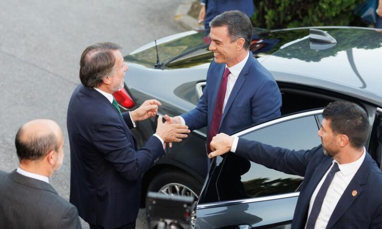 Sánchez se cree las encuestas del CIS y Prisa y cuestiona a las que son «ejercicios de fe» al no mostrar datos brutos