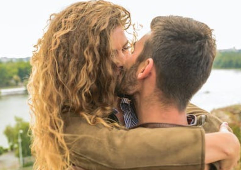 Besos en pareja: cómo acertar con los lugares perfectos
