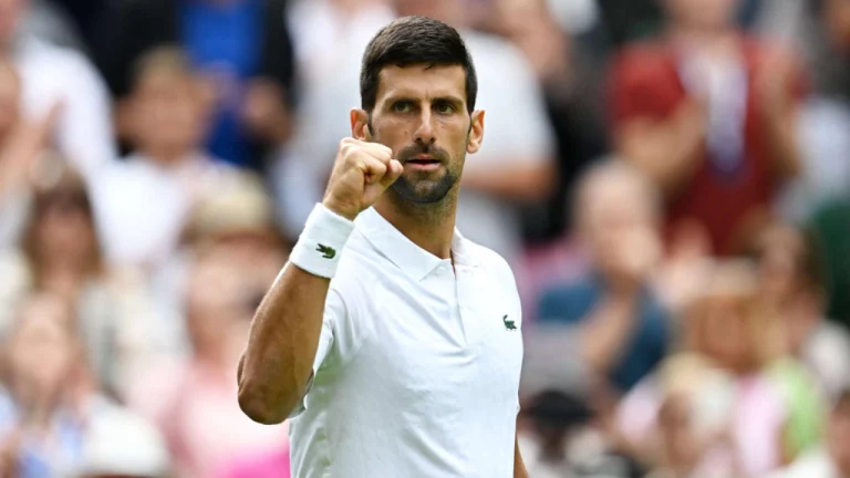 ¿Qué le pasa a Novak Djokovic en su mano derecha?