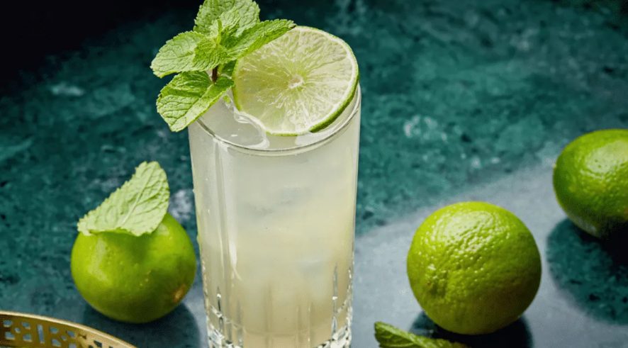 Más que agua Bebidas hidratantes para el verano que te van a encantar
