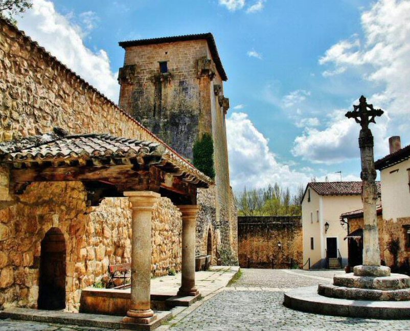 Un pueblo excomulgado y lugares mágicos: Descubre 6 pueblos con brujas que puedes conocer en España
