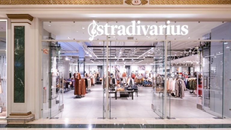 Segundas rebajas en Stradivarius la falda del verano, a un precio que ni Primark