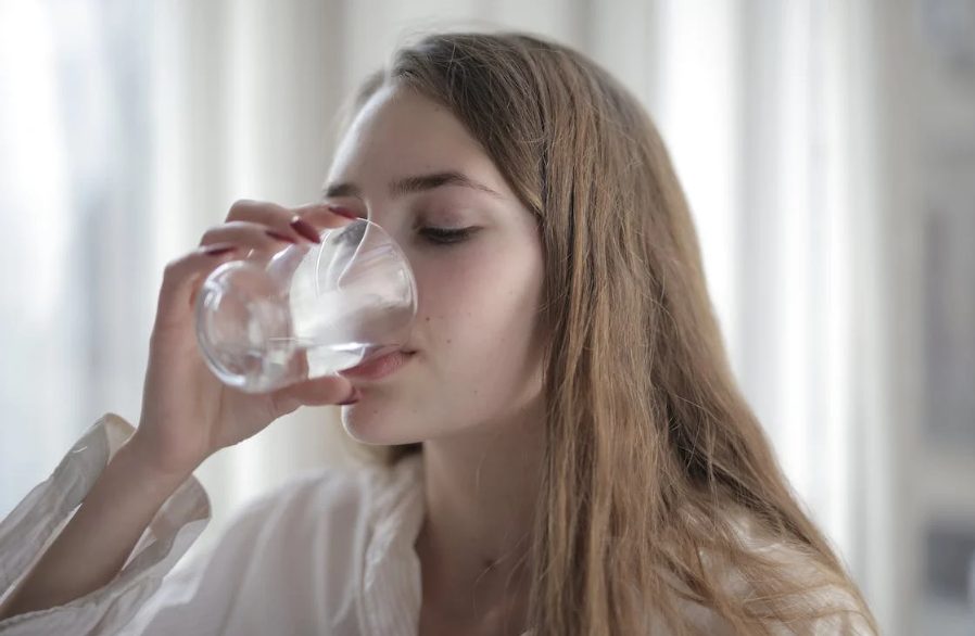 Te vas de copas Sigue estos 8 consejos y evita la resaca