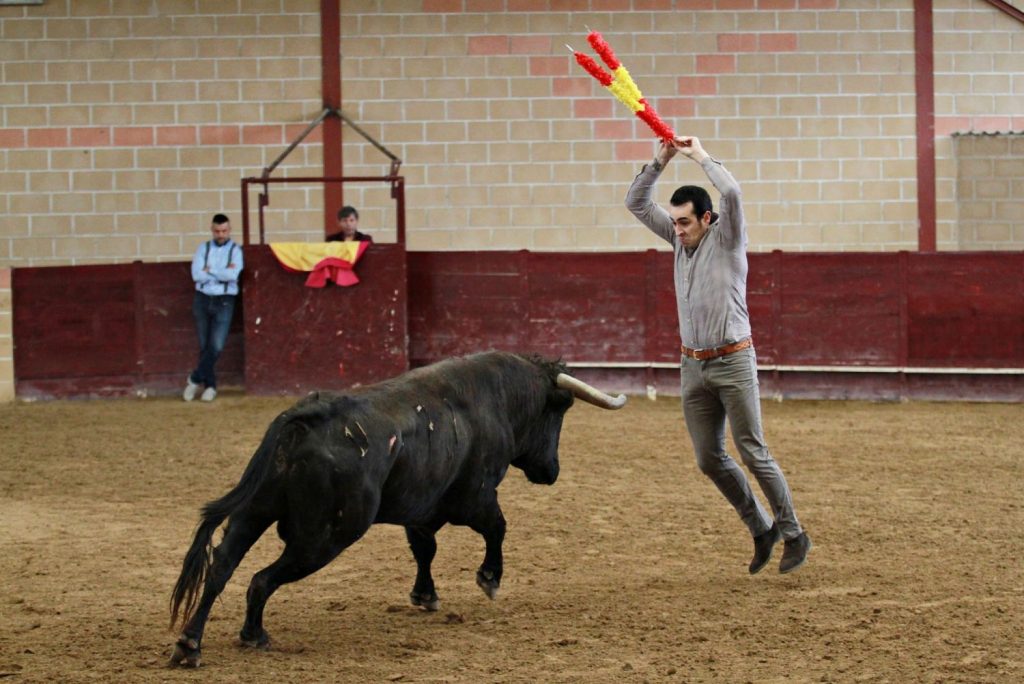 José Romero Poniendo Un Par De Banderillas