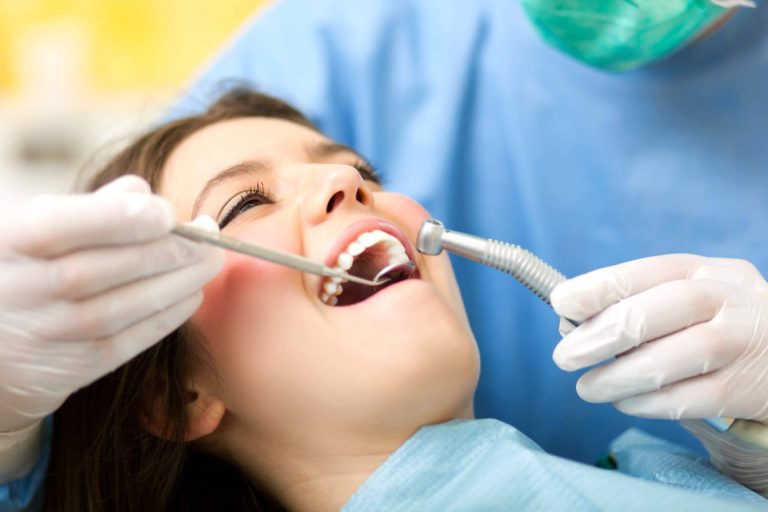 Samprodent explica cómo cuidar los dientes durante las vacaciones de verano