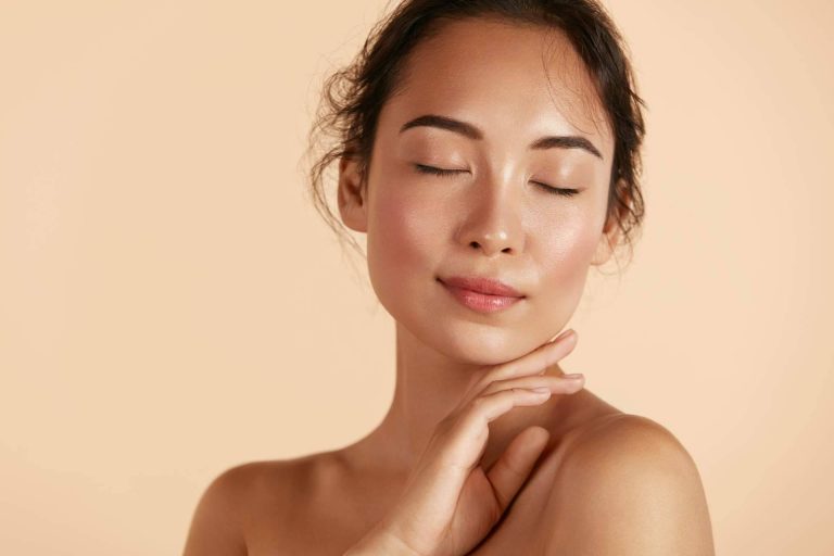 Los beneficios de la crema/sérum que ofrece Esbeltia para una piel radiante