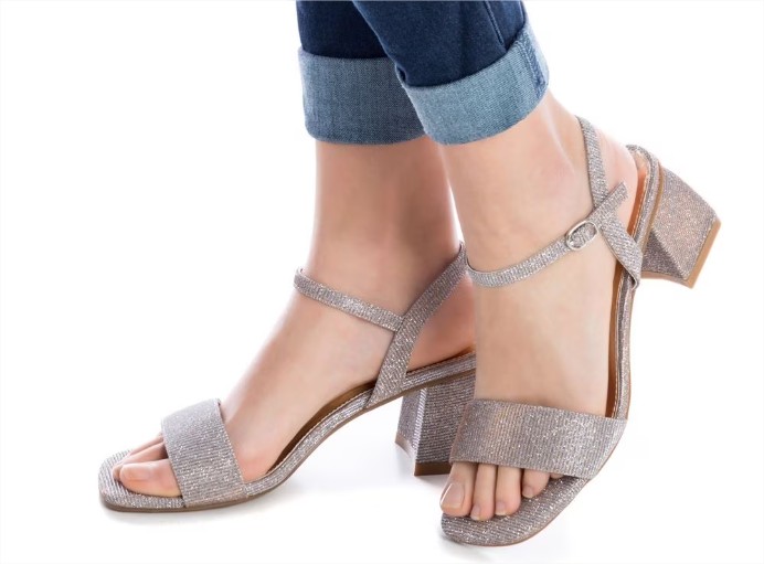Las sandalias m s coloridas y veraniegas est n de rebajas en El