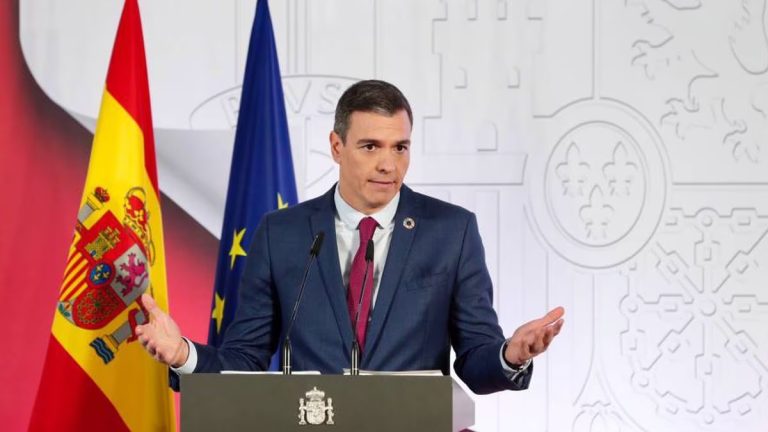 Las juventudes socialistas gallegas quieren que te comas el «bizcochito» de Pedro Sánchez