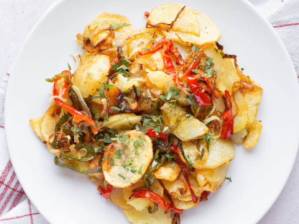 Cómo hacer unas patatas a lo pobre para chuparse los dedos