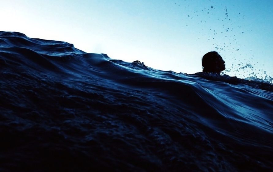 10 beneficios que no conocías de bañarse en el mar