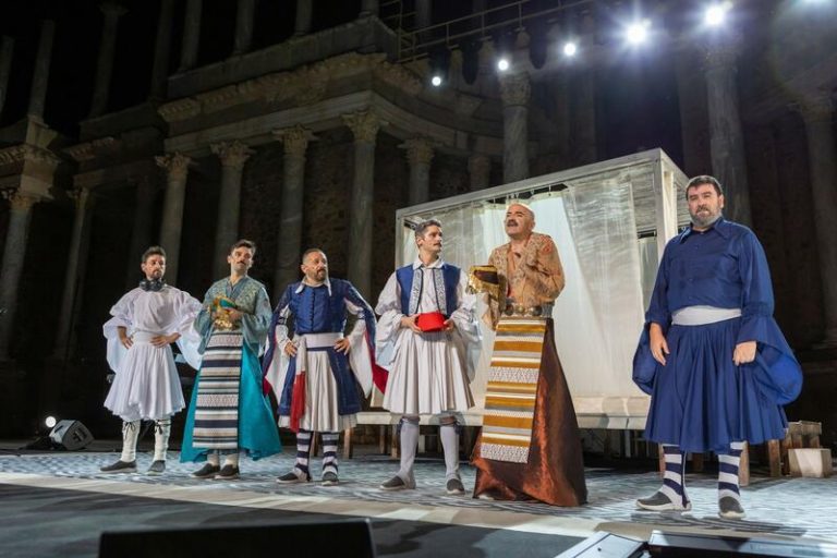 ‘La comedia de los errores’ triunfa en el Festival de Mérida invitando al espectador a ponerse en el lugar del otro