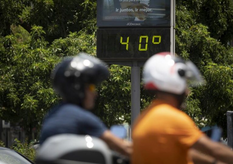 Media España estará en riesgo o riesgo importante por las altas temperaturas, con valores por encima de 40 grados