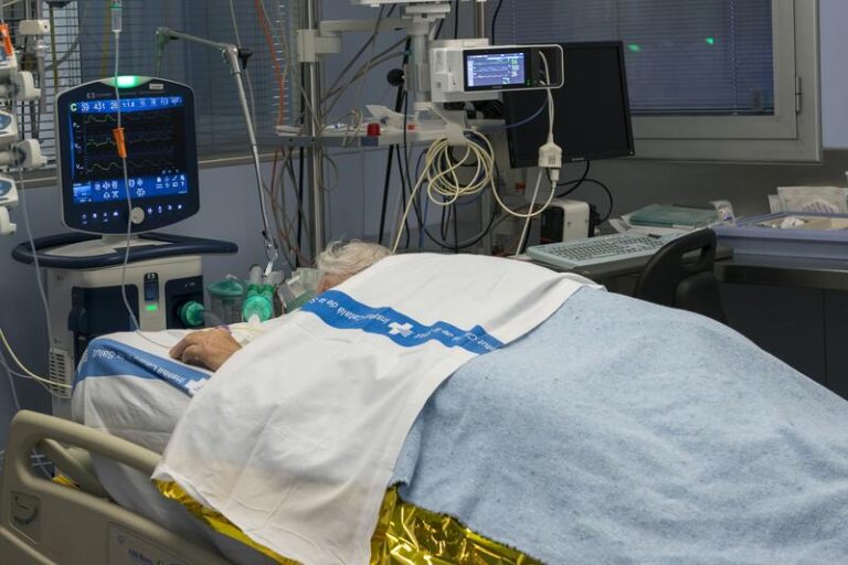 Crecen los ingresos hospitalarios por coronavirus en Cataluña hasta los 440