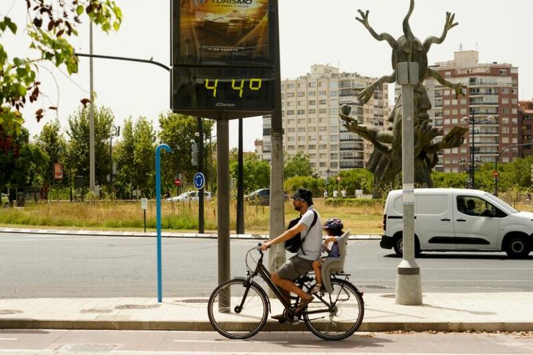 Las temperaturas bajarán mañana aunque 13 provincias estarán en alerta por calor