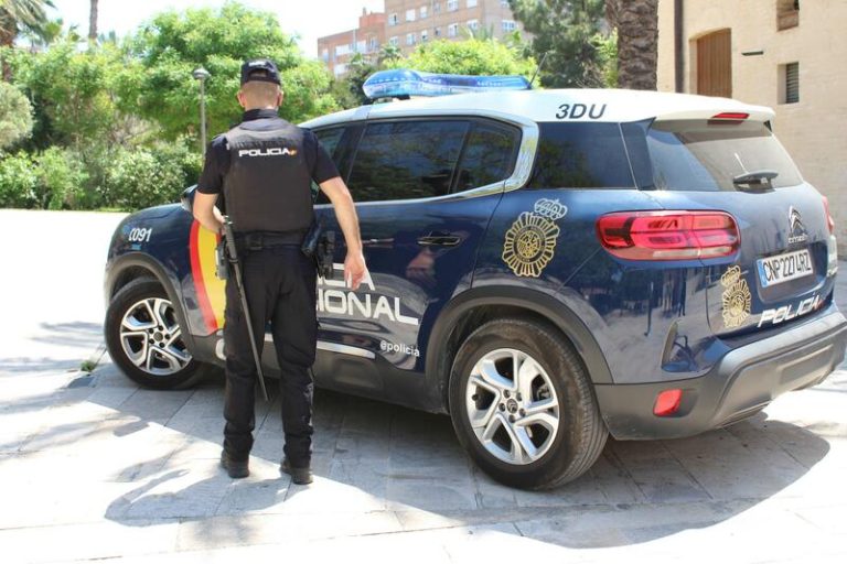 «Se me ha ido la pinza»: Detenido por grabar por debajo de la falda a una menor en el autobús
