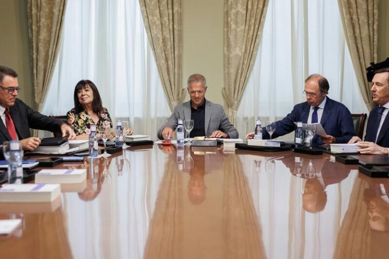 El Senado avanza hacia la nueva legislatura y efectúa el traspaso de poderes para recibir a la mayoría absoluta del PP