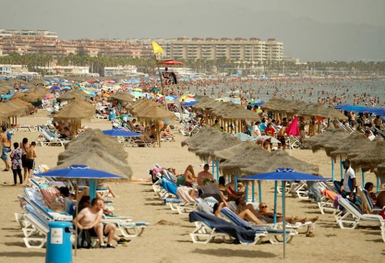 El calor pone en riesgo a 26 provincias de media docena de CC.AA, con altas temperaturas en tercio sur y Canarias
