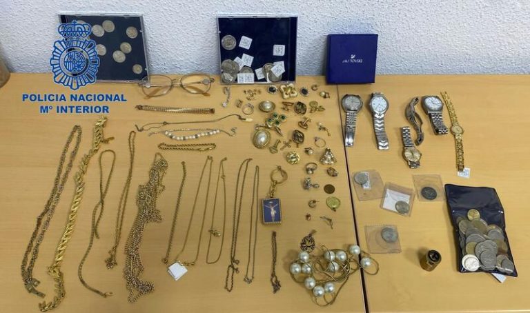 Dos detenidos ‘in fraganti’ cuando robaban en la vivienda de la vecina de uno de ellos en Valencia