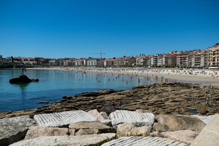 Las máximas suben este lunes y mañana, con más de 40ºC en casi toda la Península y Baleares, para caer desde el jueves