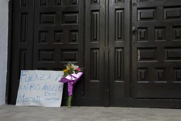 La madre de Rubiales, en su casa de Motril (Granada) en buen estado tras finalizar la huelga de hambre