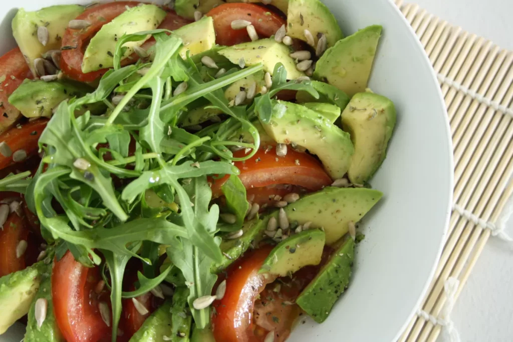 Sencilla Y Deliciosa: La Ensalada De Aguacate Que Revolucionará Tus Cenas