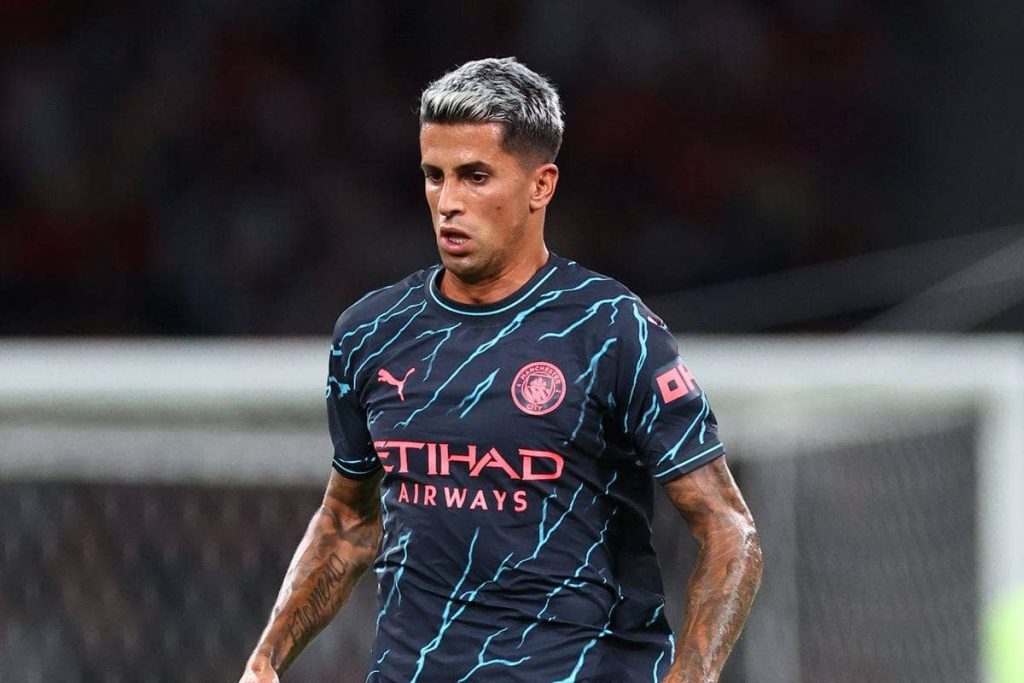 El Barça Piensa A Futuro Con Cancelo