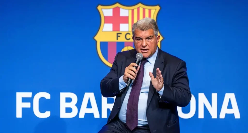 El Barcelona Se Refugia En Los Negocios Y El Deporte