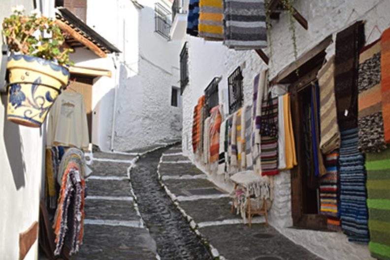 Pueblos bonitos con herencia morisca para descubrir Granada