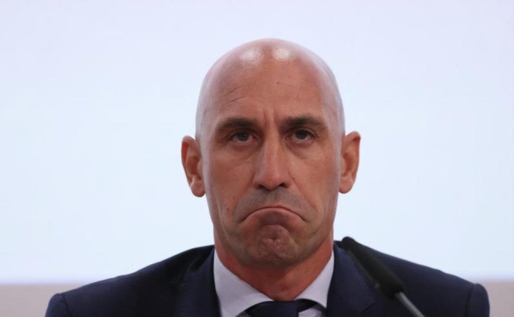 Pero Le Han Mandado Dardos A Luis Rubiales