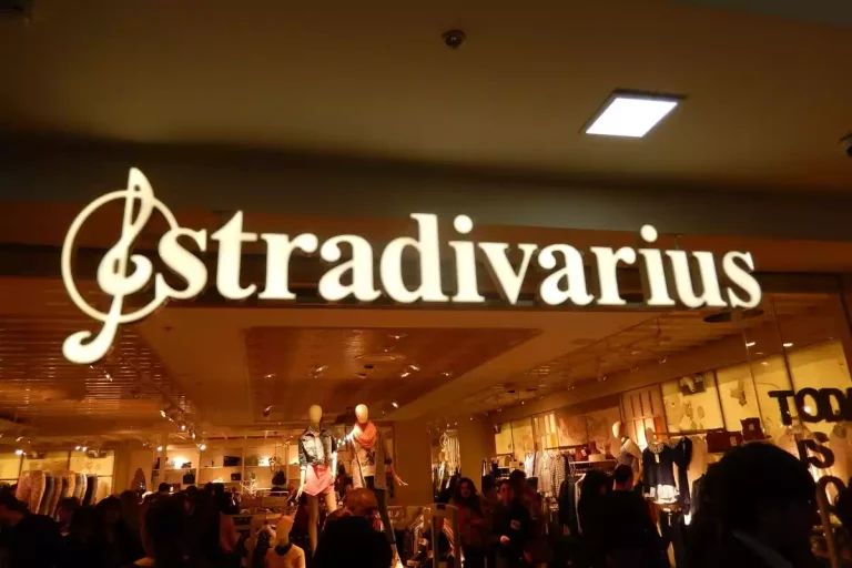 Stradivarius: las sandalias por 15 euros que no querrás quitarte este verano