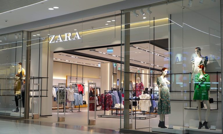 Zara: la falda de lino en rebajas de la que todo el mundo habla