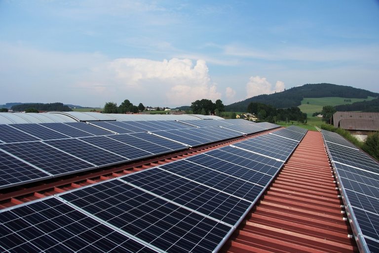 ¿Cómo disfrutar de la energía solar sin instalar tus propias placas solares?