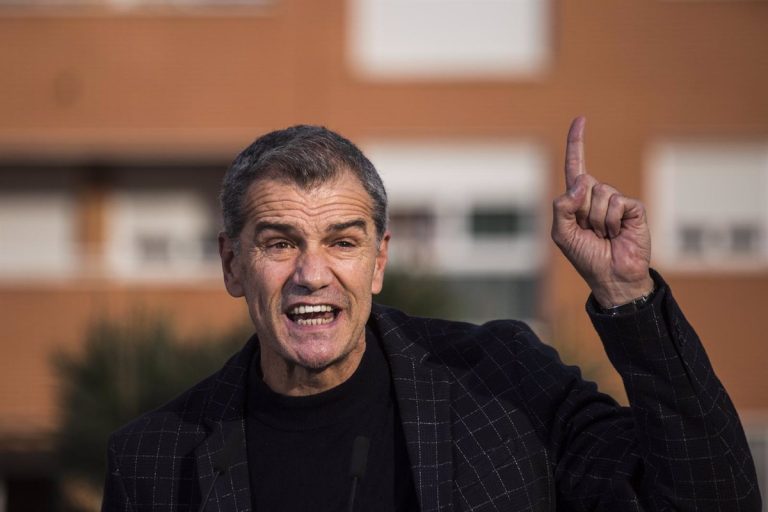 Toni Cantó calienta motores para terminar de hundir a Vox
